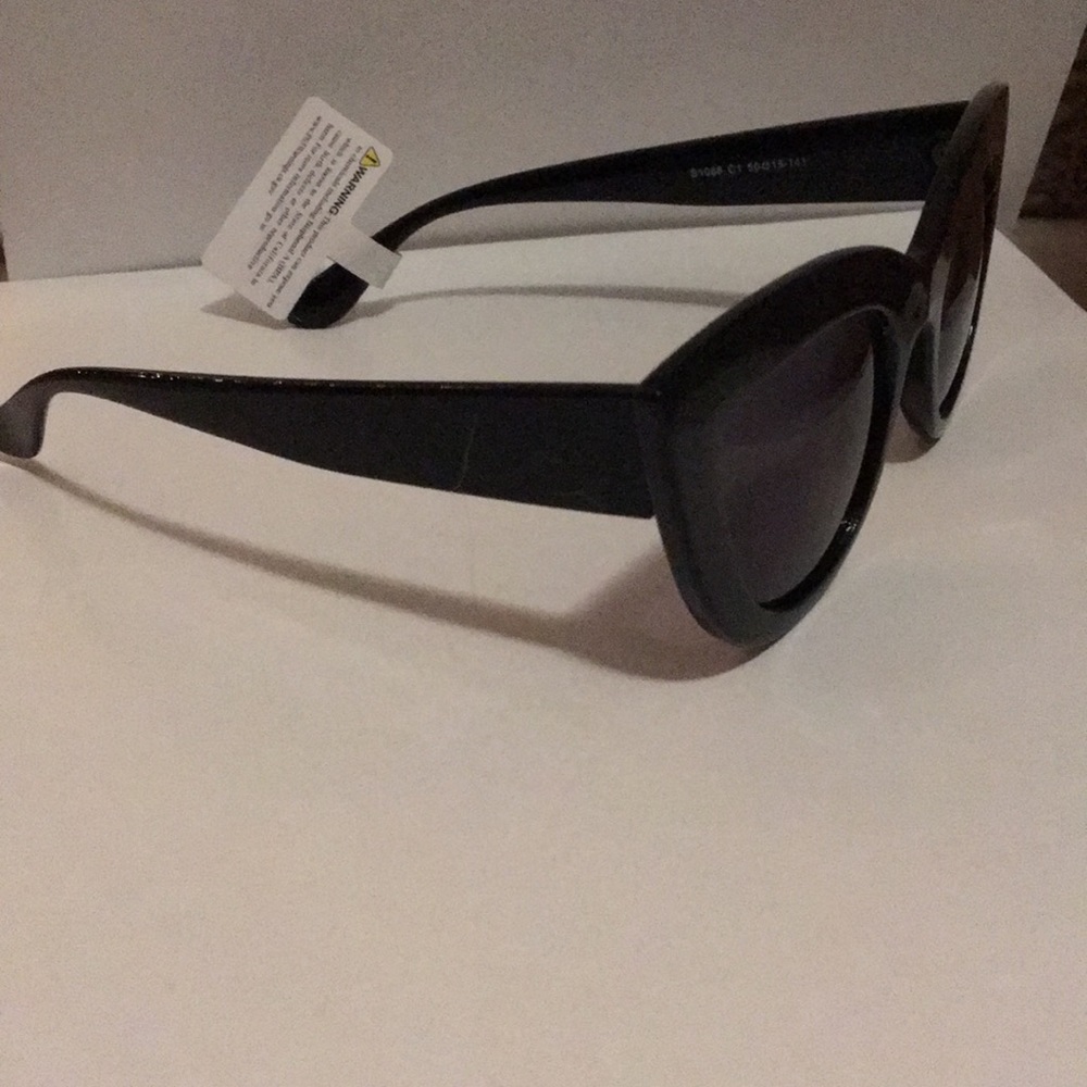 Fabulous, Cat Eye sunglasses NWT🖤 - Picture 6 of 10